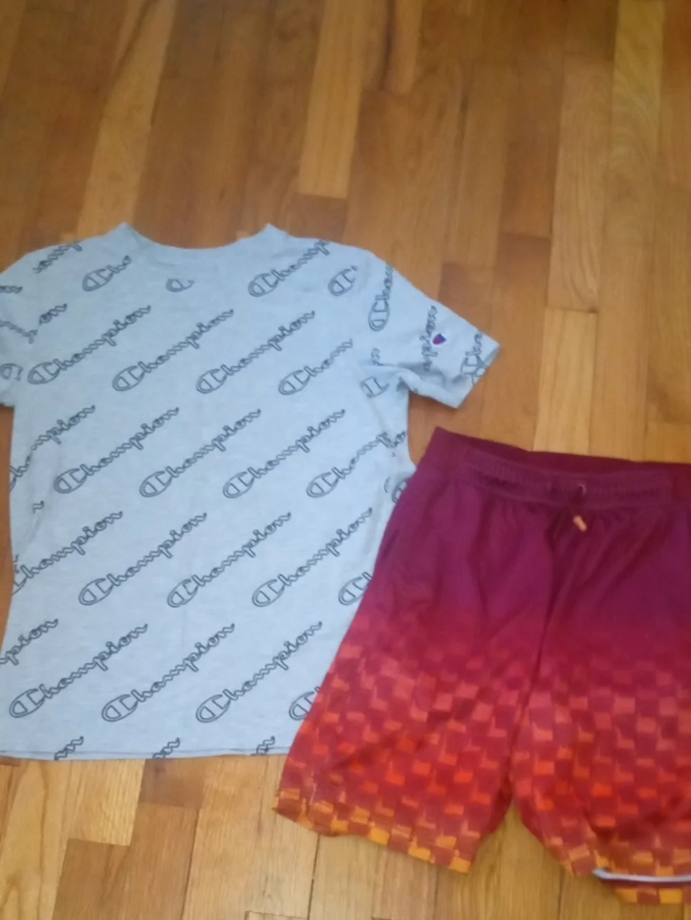Champion Grey Logo All-Over Tee & Ombre Red Athletic Shorts boys xl